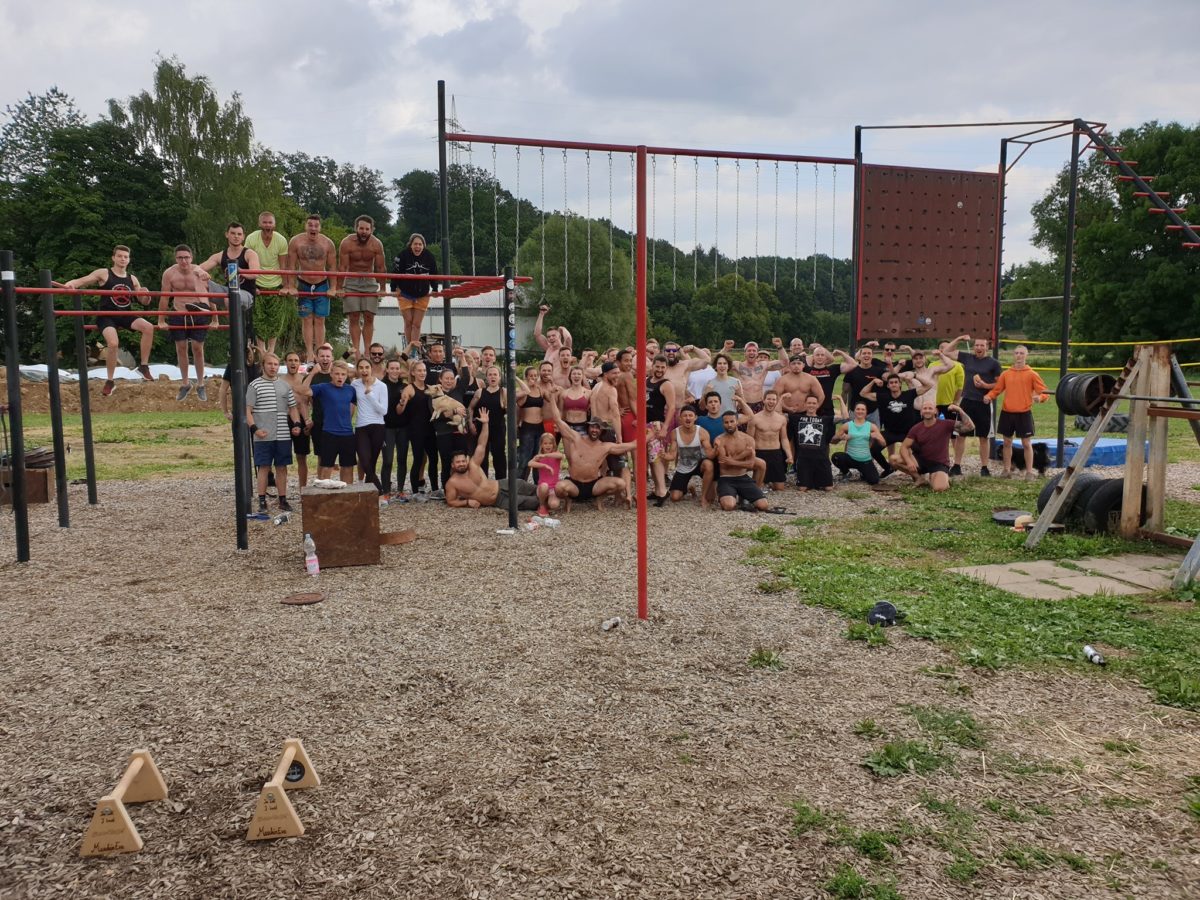 Calisthenics Hunsrück Gruppenbild vom Sommerworkout